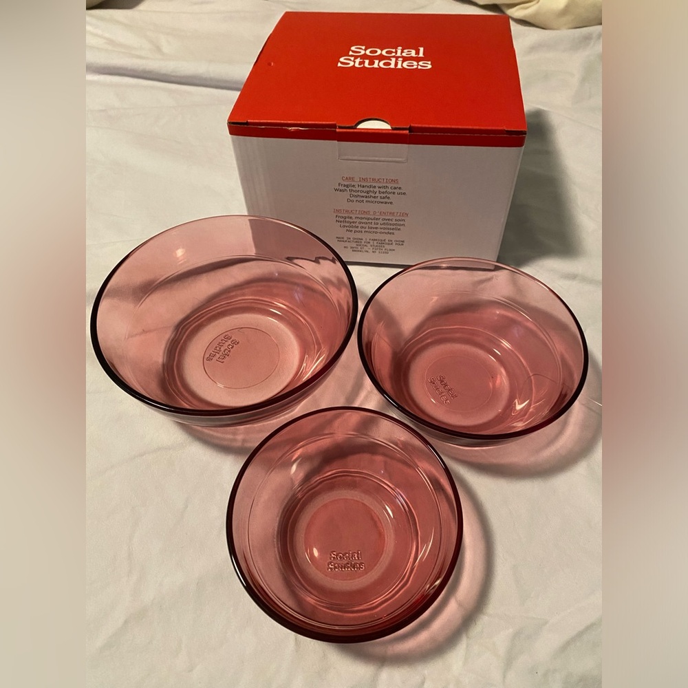 Social Studies Pink Glass Nesting Bowl Set (set of 3)